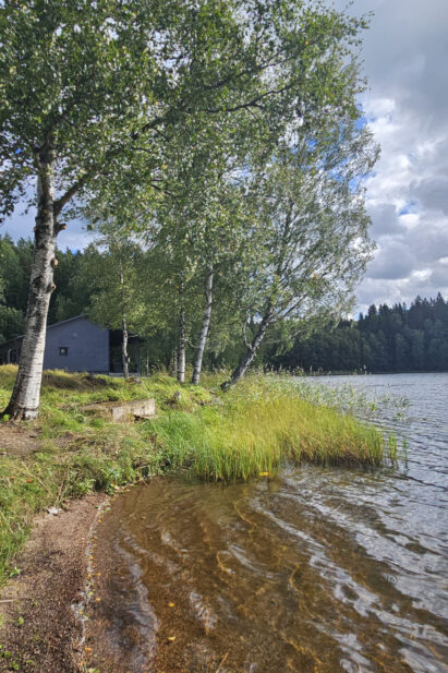 Aulanko Lake Villa's sandy beach is also suitable for children.