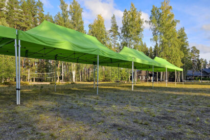 An event tent for up to 100 guests can be set up on the event field at Loppi Peace.