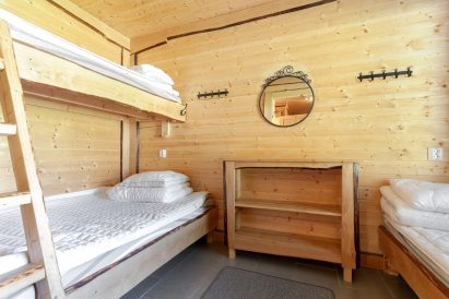 3-4 person bedroom of Aulanko Lakeside's main villa.