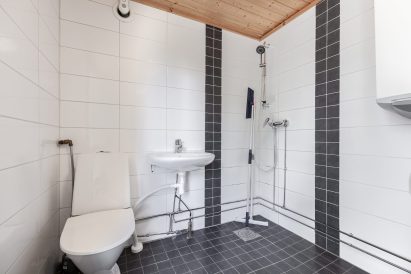 Washing room of Aulanko Lakeside's lakefront sauna.