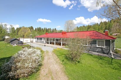 Front yard of Aulanko Grand Villa.