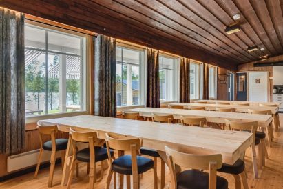 The main hall of Aulanko Grand Villa allows for various arrangements of meeting and dining tables.