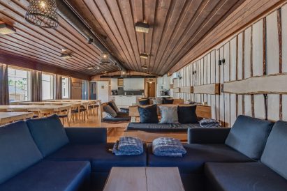 The spacious main hall of Aulanko Grand Villa.