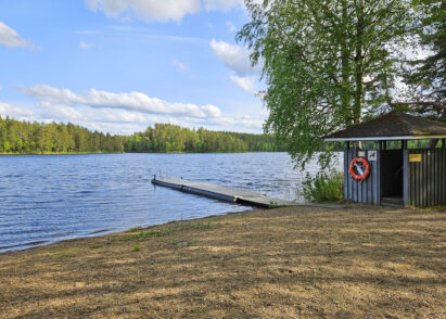 It's approximately a 1.4 km walk along a forest road from Evo Wilderness Villa to the Niemisjärvi beach in the Evo Hiking Area.