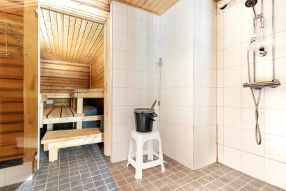 Shower room and electric-heated indoor sauna of Evo Wilderness Villa.