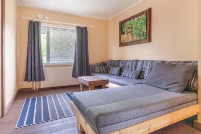 In connection with the sauna section of Evo Lakeside Villa, there is a living room, and the sofas can also be used as beds.