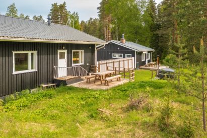 Both villas of Evo Twin have their own terraces and a shared wood-heated hot tub.