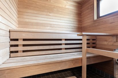 Both villas of Evo Twin have their own electric sauna. In the picture, the smaller sauna of Evo Hunt House.