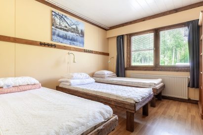 3-person bedroom of Evo Hunt House.