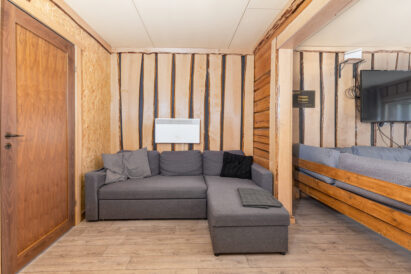 Adjacent to the main hall at Tavastia Privacy, there is a cozy cabin with a sofa that can also be used as a bed.