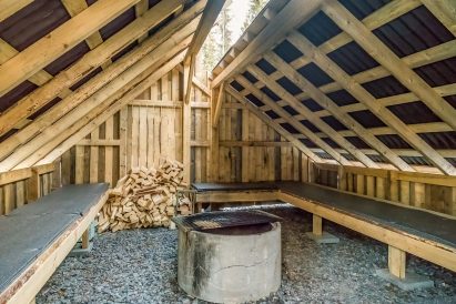 The backyard lean-to of Tavastia Privacy. The fireplace smoke escapes through the opening at the roof ridge.