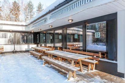 The terrace furniture of Villa Springrock can be easily arranged at desired shape.