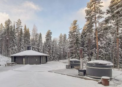Loppi Wilderness Villa's terrace has two wood-heated hot tubs.