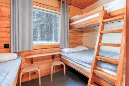 Loppi Luxuss's 2-6 person bedroom (room 5). Bedrooms 2, 3, 5, and 6 are identical.