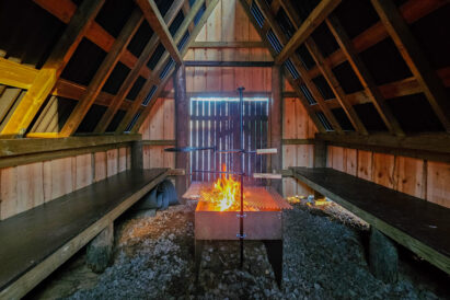 The sheltered fireplace at Loppi Luxus can accommodate up to 15 people for gathering around the fire.