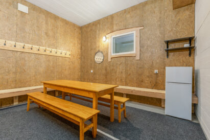 The dressing and cooling room of the electric sauna section on the lower floor of Räyskälä Grand Villa. The room has also an own refridgerator.