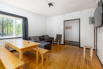 The separate apartment at the west end of the Räyskälä Grand Villa is also available for rent as the Räyskälä Lake Apartment.