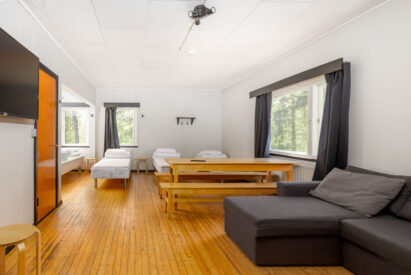 The separate apartment at the west end of the Räyskälä Grand Villa is also available for rent as the Räyskälä Lake Apartment.